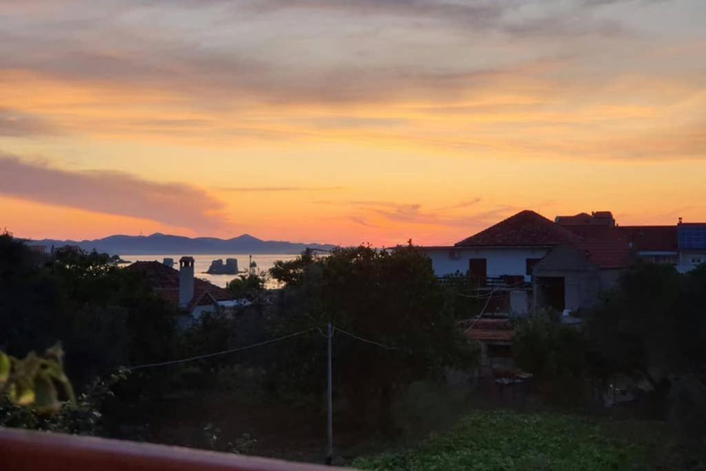 Apartman Greta Sukošan Esterno foto