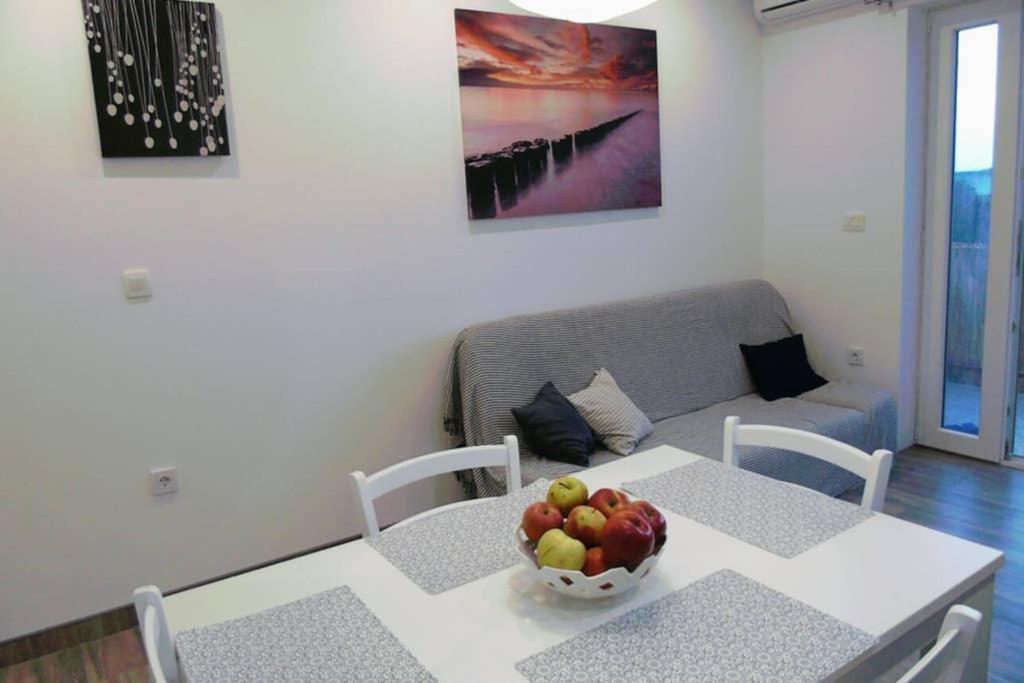Apartman Greta Sukošan Esterno foto