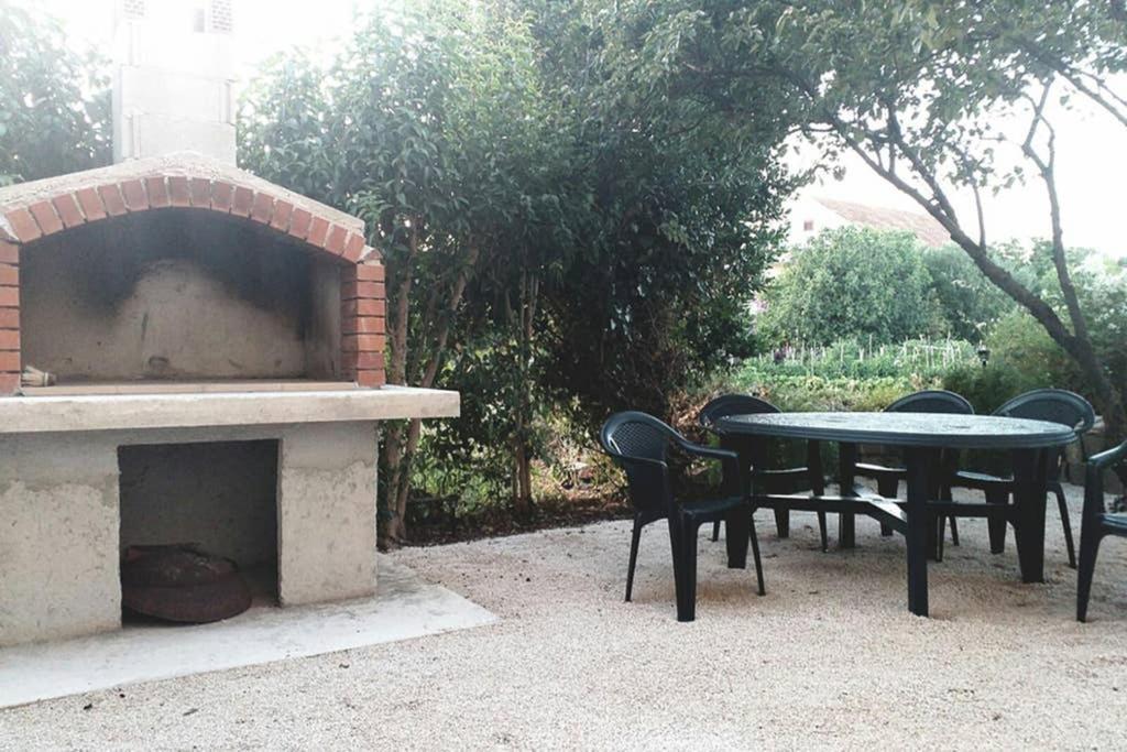 Apartman Greta Sukošan Esterno foto