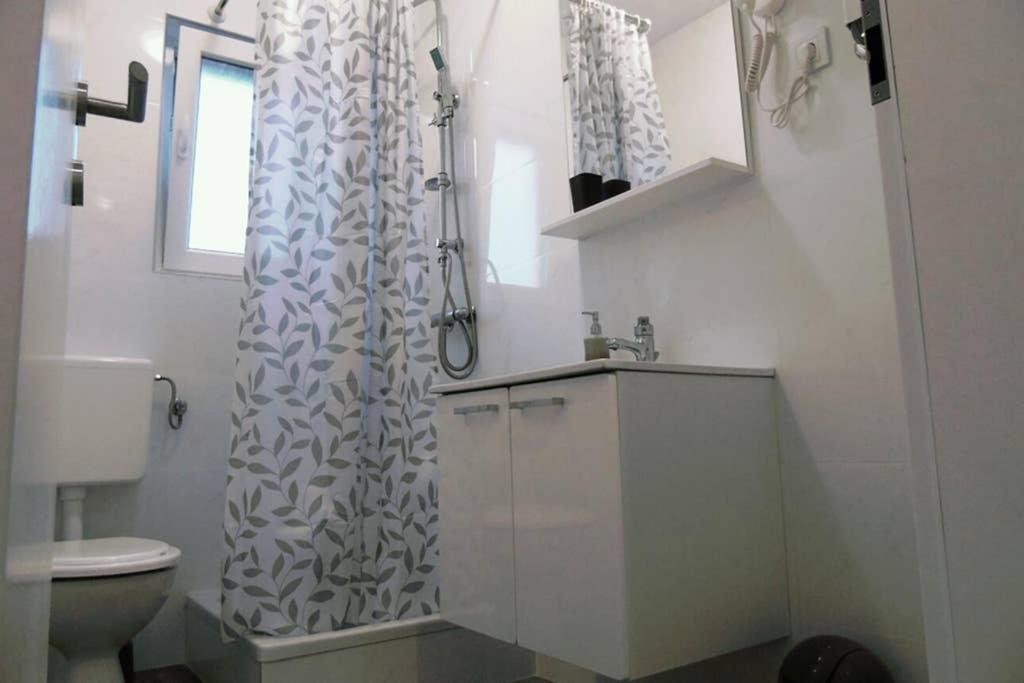 Apartman Greta Sukošan Esterno foto