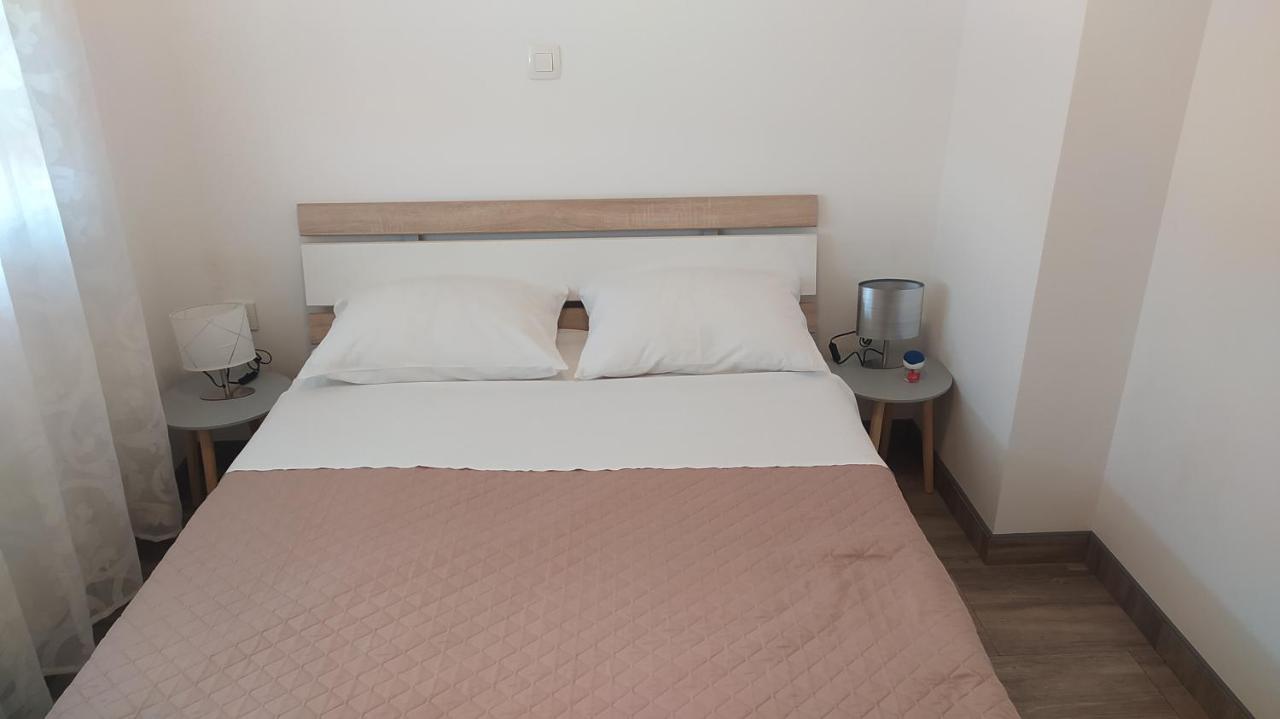 Apartman Greta Sukošan Esterno foto