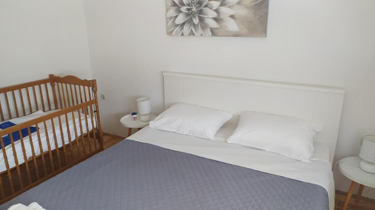 Apartman Greta Sukošan Esterno foto