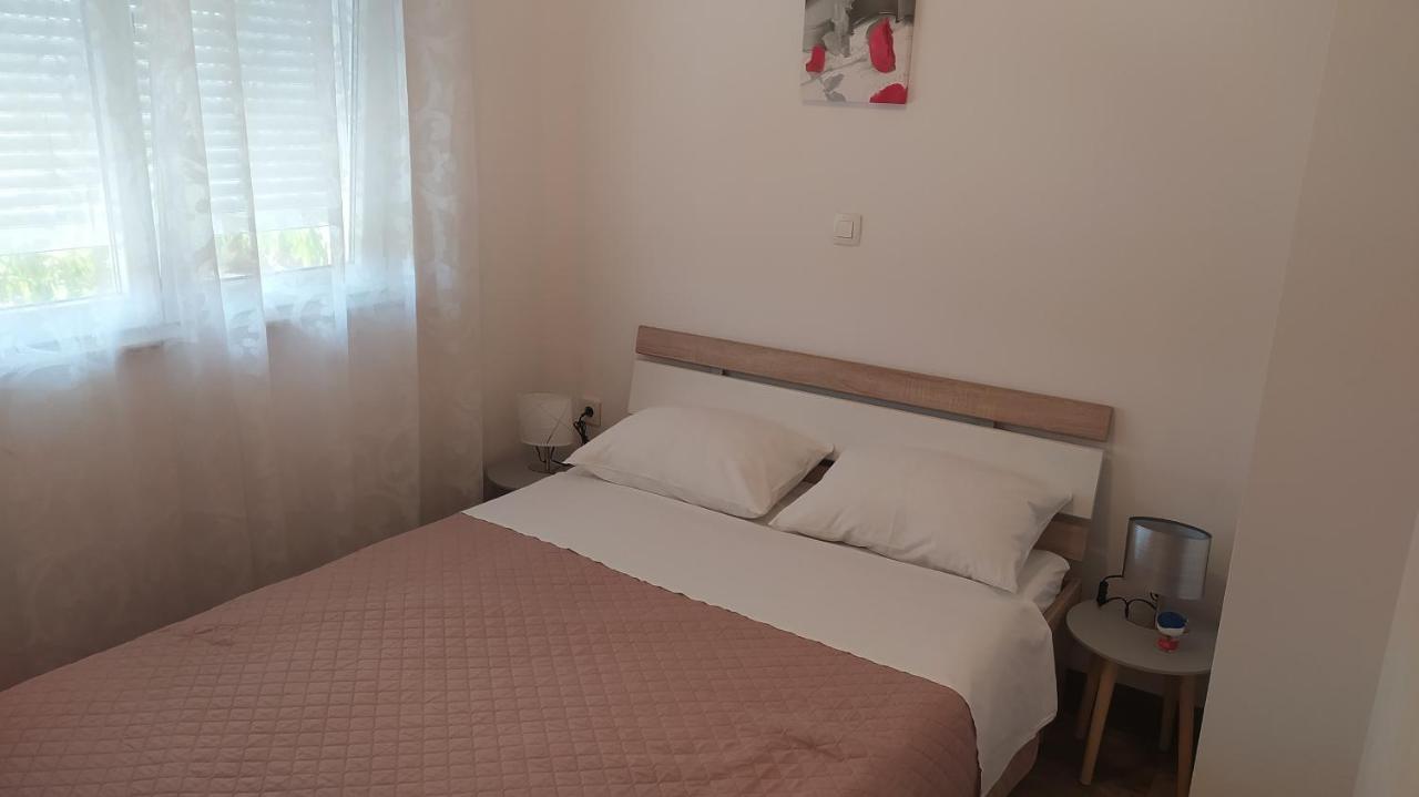 Apartman Greta Sukošan Esterno foto